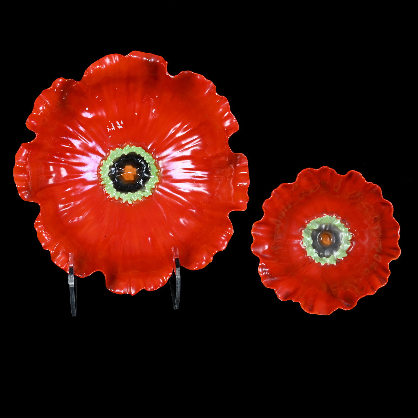 (2) Bowls, Royal Bayreuth Blue Mark, Red Poppy Pattern: (2) Bowls, Royal Bayreuth Blue Mark, Red Poppy Pattern (1) 9.5" Diameter, Some Light Paint Flecks, (1) 6" Diameter, 1.7 Pounds, Private Collection, Kansas.