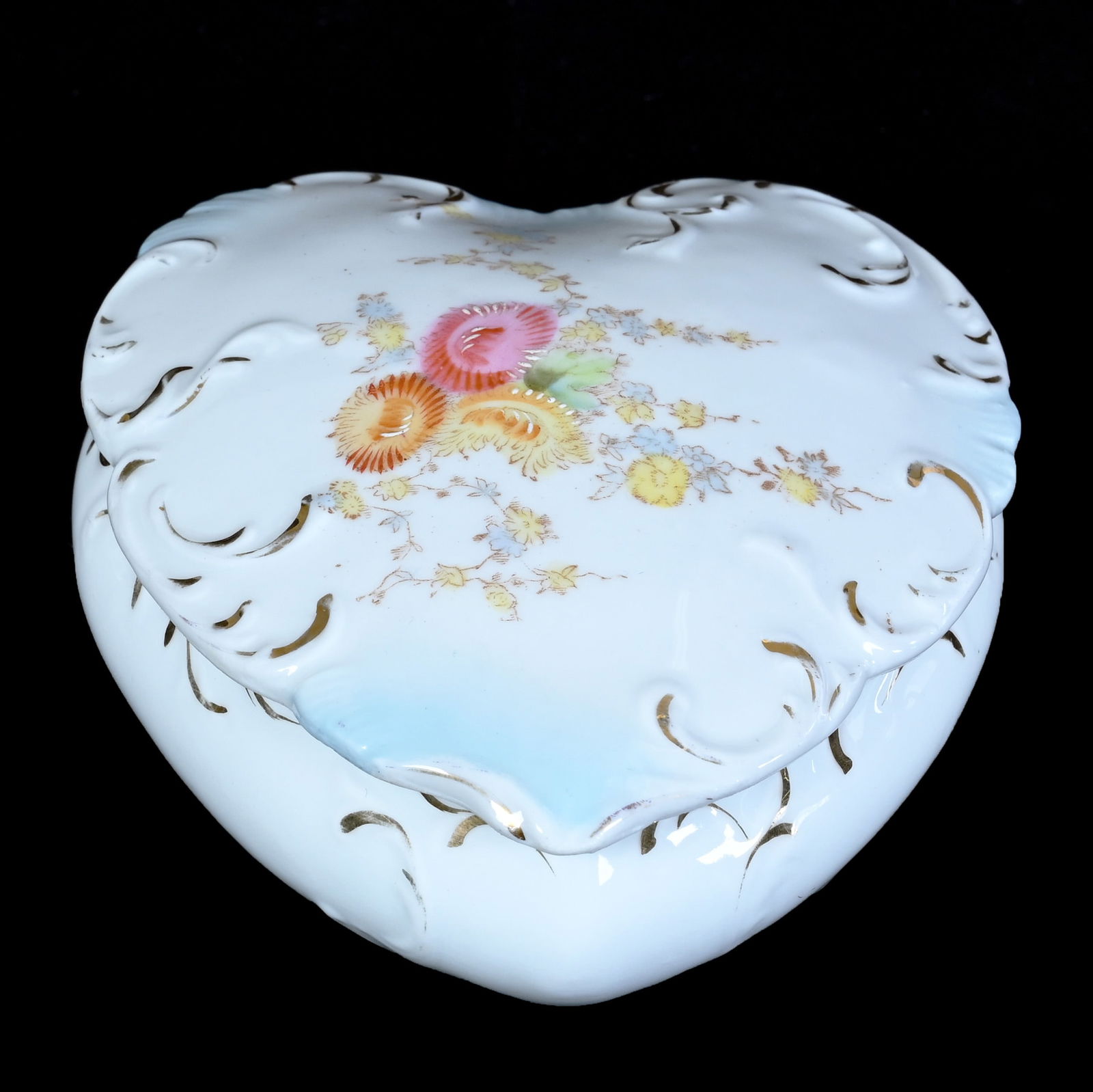 Jewel Box, Unmarked R.S. Prussia: Jewel Box, Unmarked R.S. Prussia, 2 x 4.5 x 4 Inches, Heart Shaped, Blue And White Tones With Floral Decor, 0.4 Pounds, Grady And Annette Hite Collection.