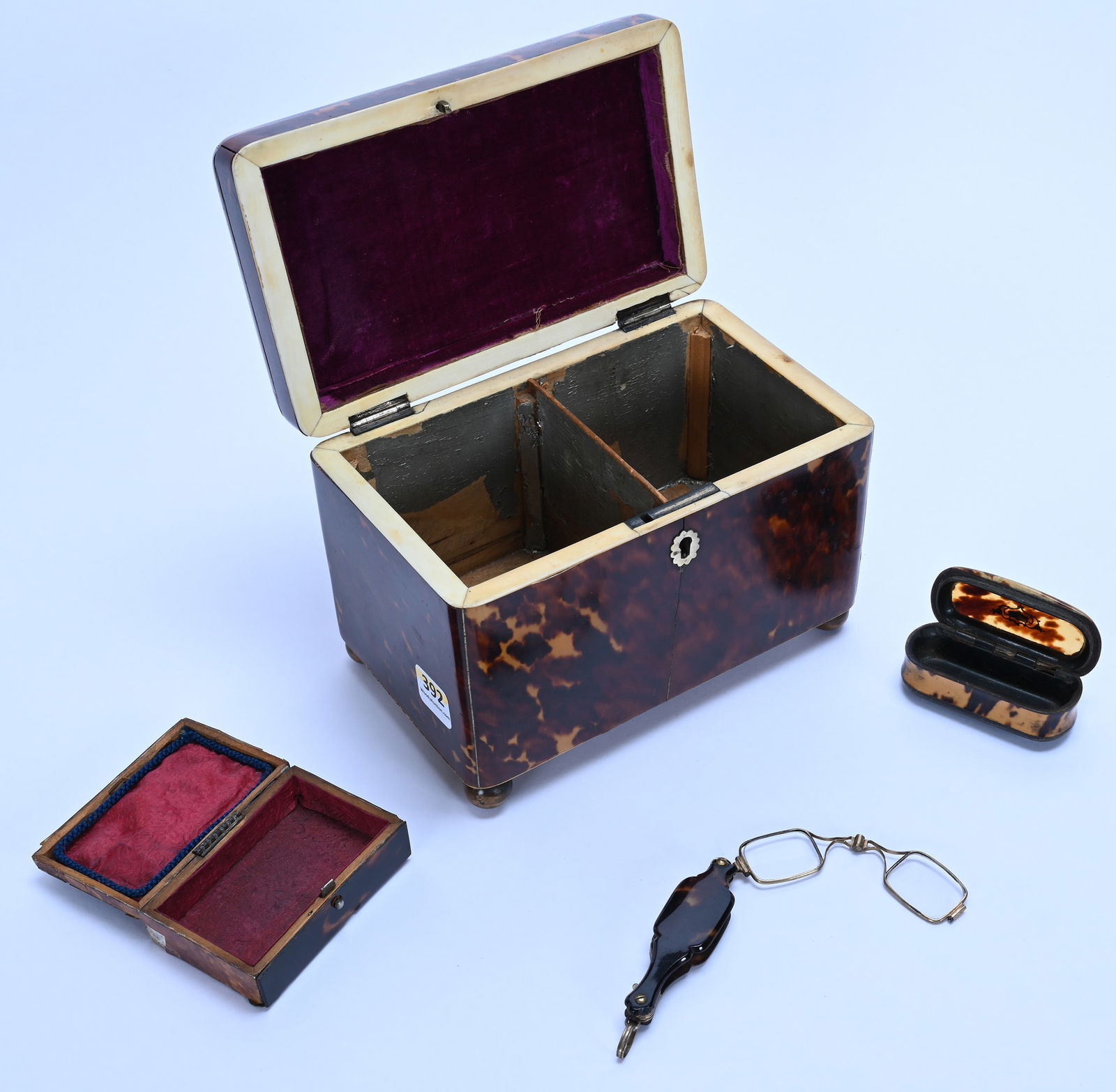 (4) Items With Colored Tortoise Designs - 2