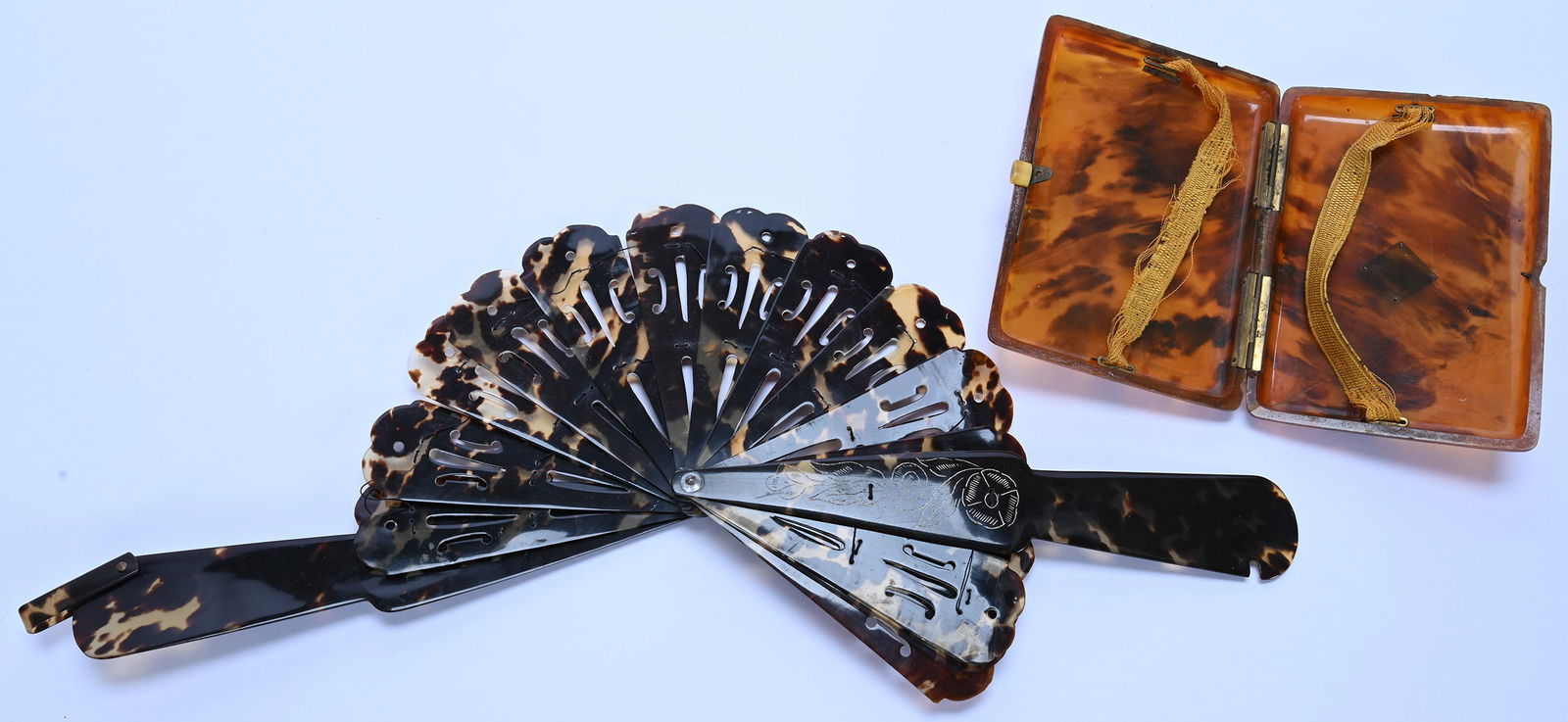 (2) Items With Colored Tortoise Designs - 2