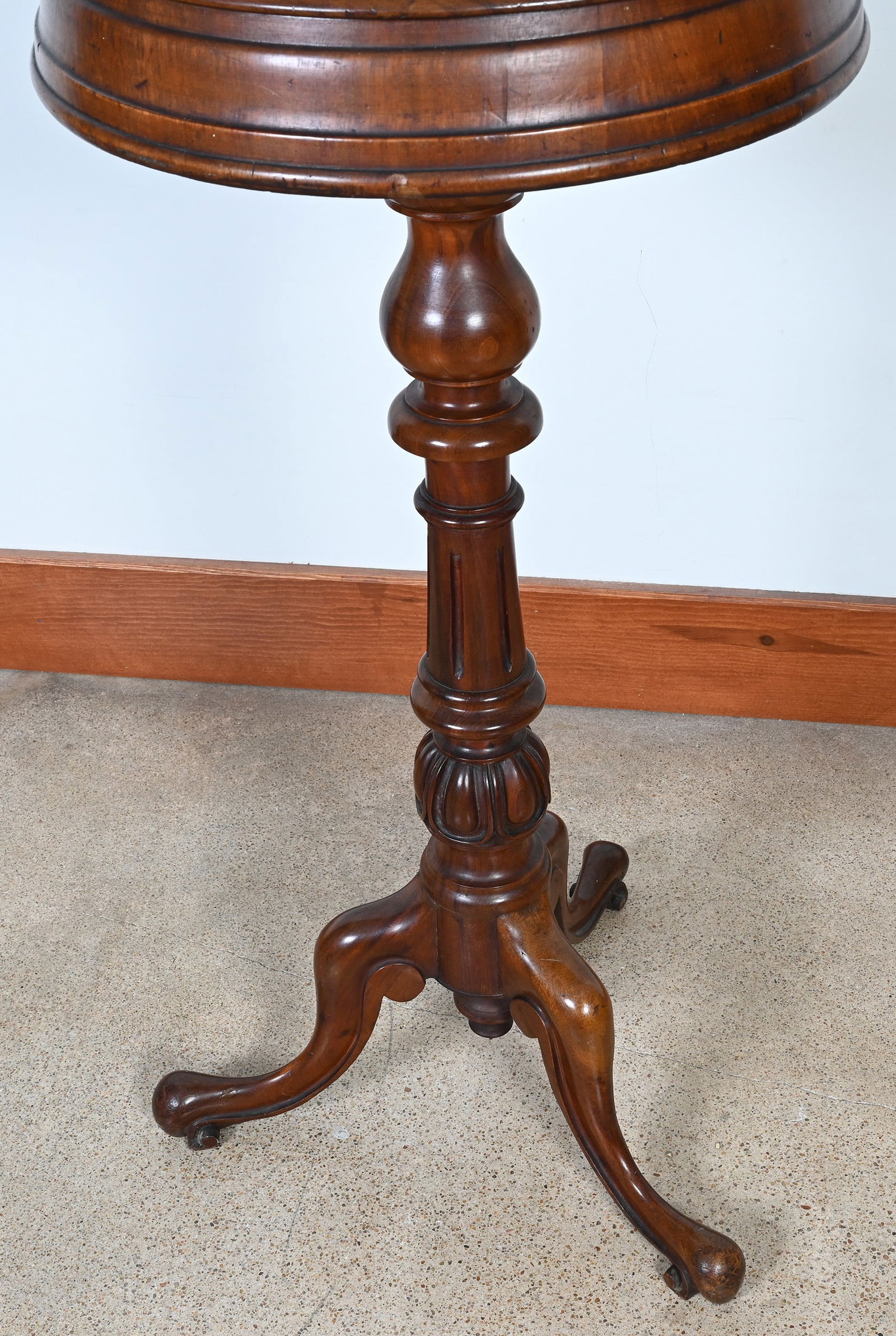 Shaving Stand, Walnut - 2