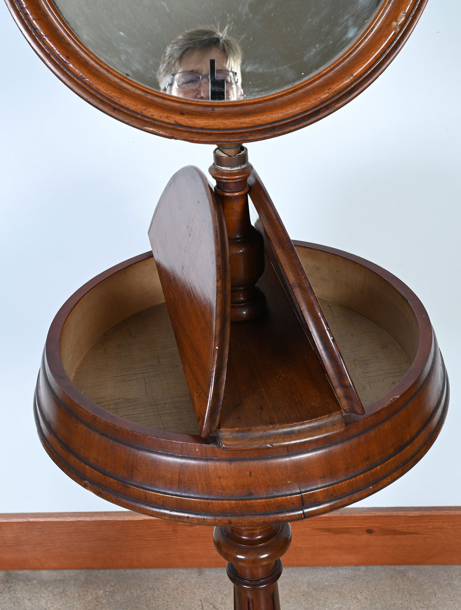 Shaving Stand, Walnut - 3