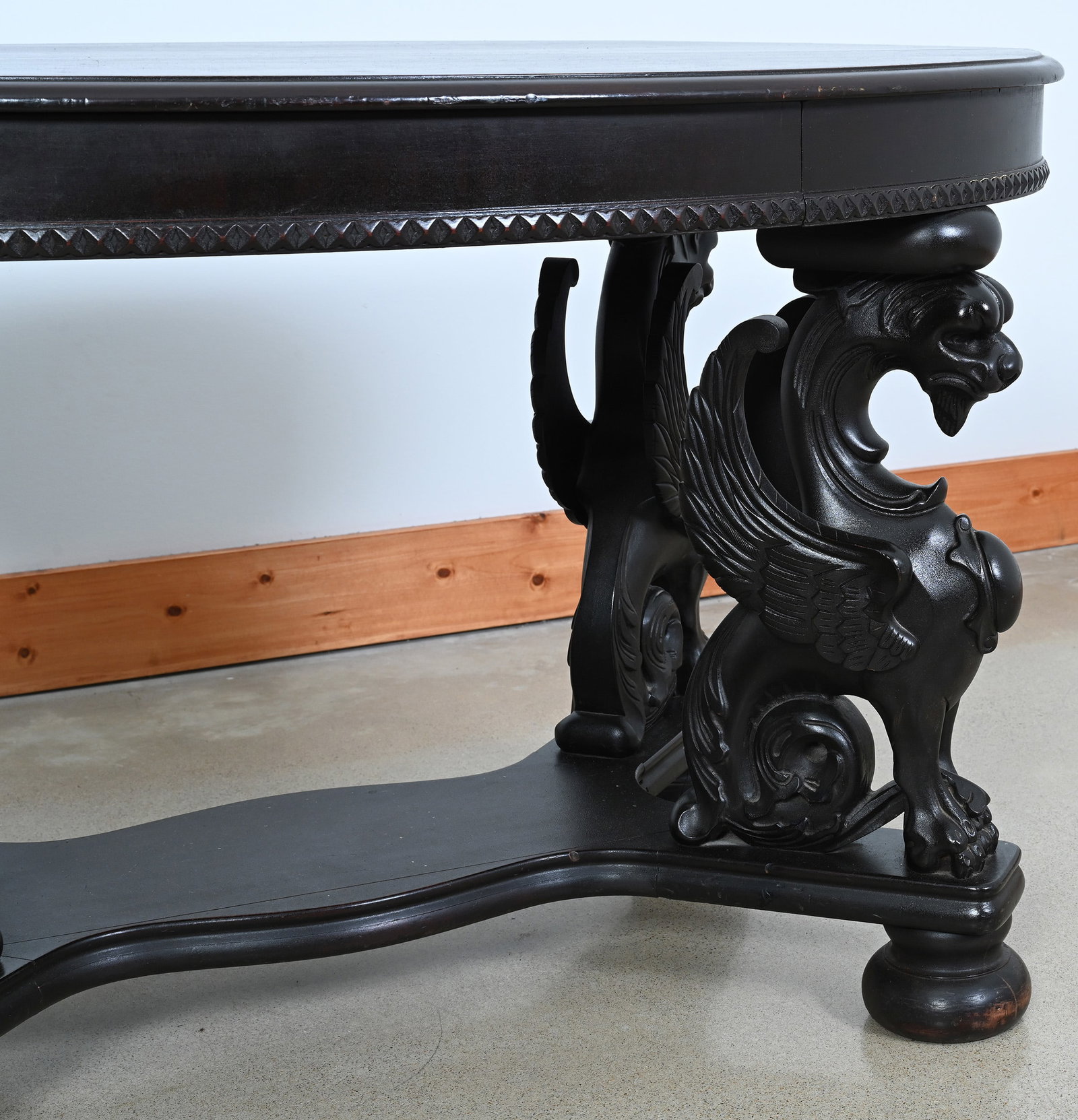 Oval Parlor Table, Solid Carved Mahogany By R.J. Horner - 2