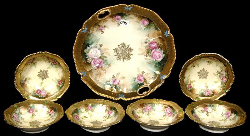 10" UNMARKED MOLD #300 CAKE PLATE WITH SIX MATCHING 5 1: 10" UNMARKED MOLD #300 CAKE PLATE WITH SIX MATCHING 5 1/2" BERRY BOWLS CREAM CENTER WITH ROSE DECOR - HEAVY GOLD BORDER WITH COLORED HIGHLIGHTS - CUTE SET