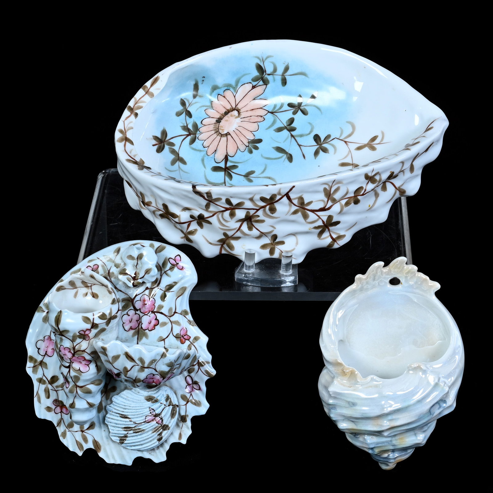 (3) Shell Shaped Porcelain Items (1 of 4)