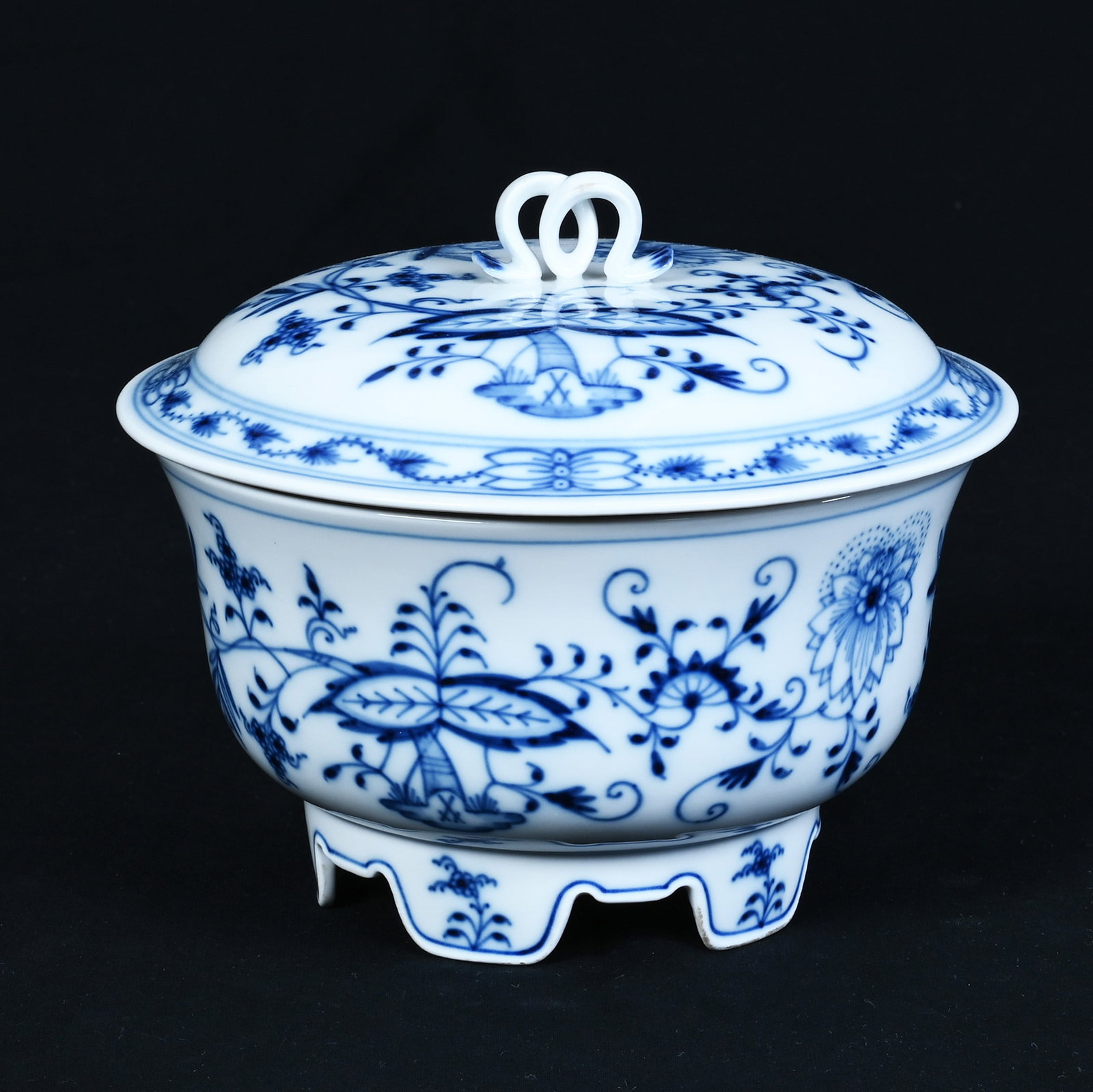 Covered Bowl, Meissen (Blue Crossed Swords Mark), Blue Onion Pattern (1 of 3)