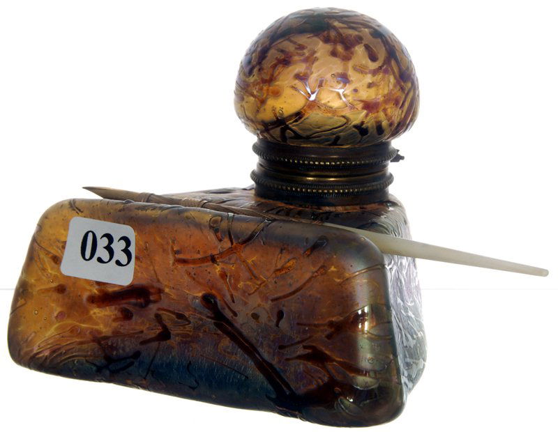 4" X 5" KRALICK (LOETZ STYLE) ART GLASS INKWELL: 4" X 5" KRALICK (LOETZ STYLE) ART GLASS INKWELL IRIDESCENT PURPLE AND GOLD DESIGN - HINGED BALL TOP - VERY RARE