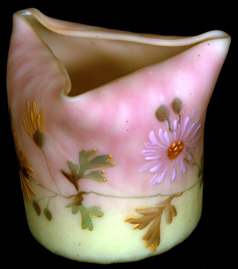 2" MT WASHINGTON DECORATED BURMESE TRI CORNER SHAPED TO: 2" MT WASHINGTON DECORATED BURMESE TRI CORNER SHAPED TOOTHPICK HOLDER