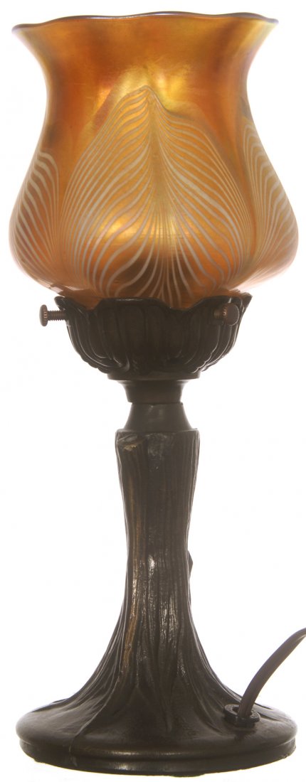 4 1/2" UNMARKED QUEZAL ART GLASS LAMP SHADE: 4 1/2" UNMARKED QUEZAL ART GLASS LAMP SHADE IRIDESCENT GOLD WITH WHITE PULLED FEATHER DESIGN - CURRENTLY SET ON MODERN LAMP BASE
