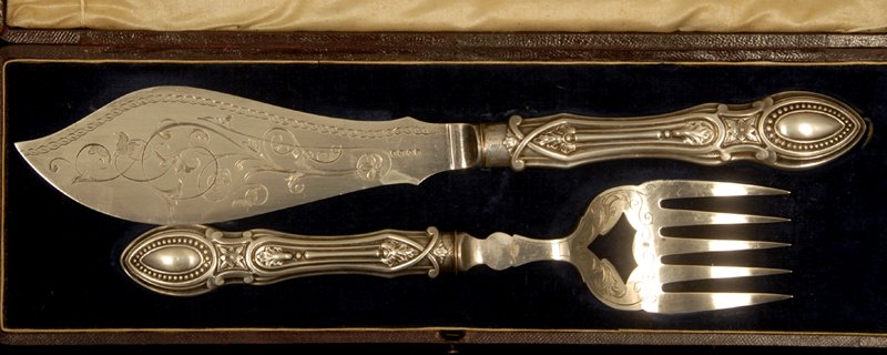 13 1/2" ORIGINAL CASED ENGLISH SILVER FISH KNIFE AND FO: 13 1/2" ORIGINAL CASED ENGLISH SILVER FISH KNIFE AND FORK