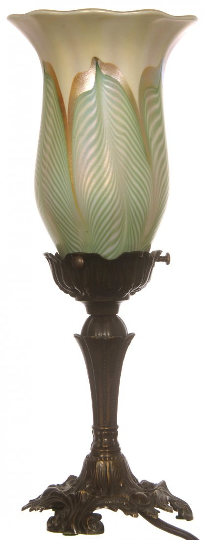 6 1/4" SIGNED QUEZAL ART GLASS LIGHT SHADE: 6 1/4" SIGNED QUEZAL ART GLASS LIGHT SHADE GOLD IRIDESCENT INTERIOR - WHITE AND GREEN PULLED FEATHER EXTERIOR - SET ON CONTEMPORARY LAMP BASE - VERY NICE