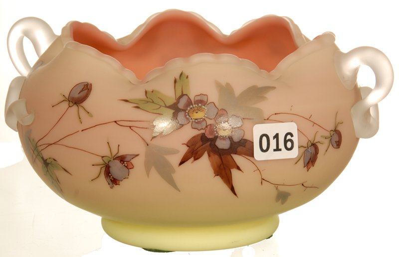 4" X 6" SIGNED THOMAS WEBB & SONS "QUEEN'S BURMESE" TWO: 4" X 6" SIGNED THOMAS WEBB & SONS "QUEEN'S BURMESE" TWO HANDLED BOWL STRONG COLOR WITH FLORAL DECOR - TWO APPLIED FROSTED GLASS HANDLES - APPLIED FROSTED GLASS RIM