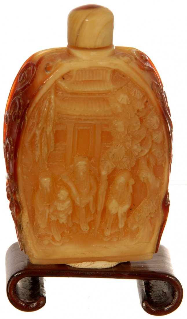 2 1/2" CARVED HORN ORIENTAL SNUFF BOTTLE: 2 1/2" CARVED HORN ORIENTAL SNUFF BOTTLE SCENE FEATURING OLD MEN ON ONE SIDE AND WOMEN ON REVERSE