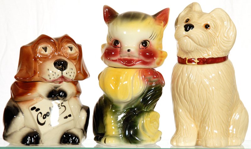 (3) FIGURAL COOKIE JARS: (3) FIGURAL COOKIE JARS 12" UNMARKED KITTEN - 12" METLOX TERRIER - 9" McCOY BEAGLE