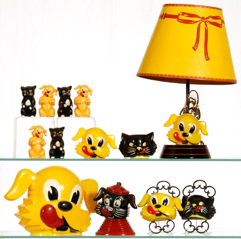 (7) FIGURAL "PLASTIC" YELLOW DOG & BLACK CAT ITEMS: (7) FIGURAL "PLASTIC" YELLOW DOG & BLACK CAT ITEMS LAMP WITH ORIGINAL SHADE - BANK - CREAMER & SUGAR - SALT & PEPPER - COOKIE JAR