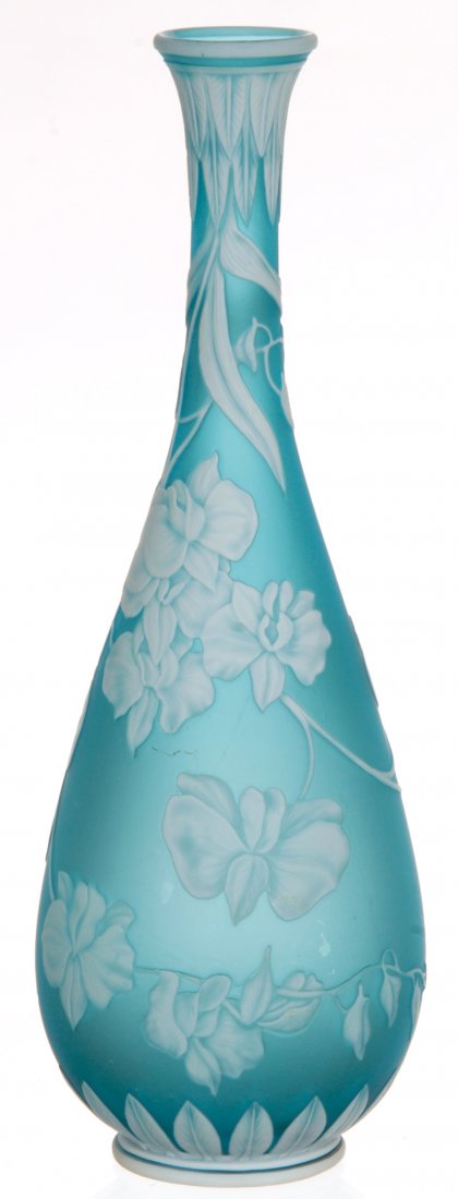 10 1/2" UNMARKED THOMAS WEBB & SONS ENGLISH CAMEO: 10 1/2" UNMARKED THOMAS WEBB & SONS ENGLISH CAMEO BOWLING PIN VASE ICE BLUE BACKGROUND WITH CAMEO CARVED WHITE OPAL FLORAL DECOR
