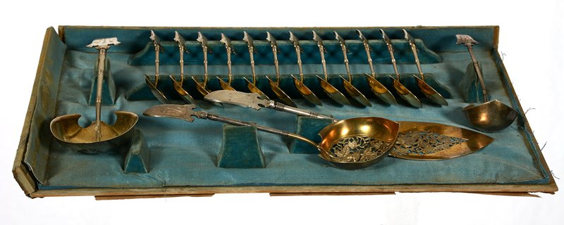 (16) PIECE STARR & MARCUS STERLING FLATWARE SET, DATED: (16) PIECE STARR & MARCUS STERLING FLATWARE SET, DATED 1870 INCREDIBLY DETAILED EMBOSSED STRAWBERRY DESIGN WITH (4) SERVING PIECES OF WHICH (2) ARE RETICULATED PLUS (12) SPOONS - ALL WITH GOLD WASH HI