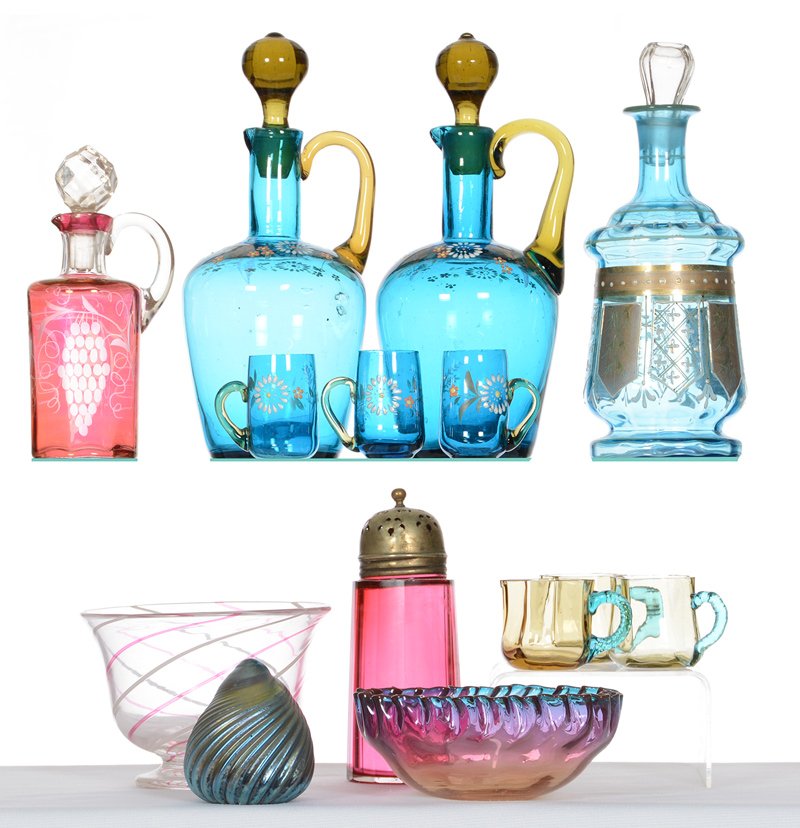 BOX LOT: BOX LOT (14) MISCELLANEOUS ART GLASS ITEMS INCLUDING - PAIR 8" BLUE ART GLASS DECANTERS WITH (3) MATCHING MUGS (ONE CRACKED) - (1) 4 3/4" ALEXANDRITE FINGER BOWL - (1) 2 1/2" CONTEMPORARY SWIRL PAPERW