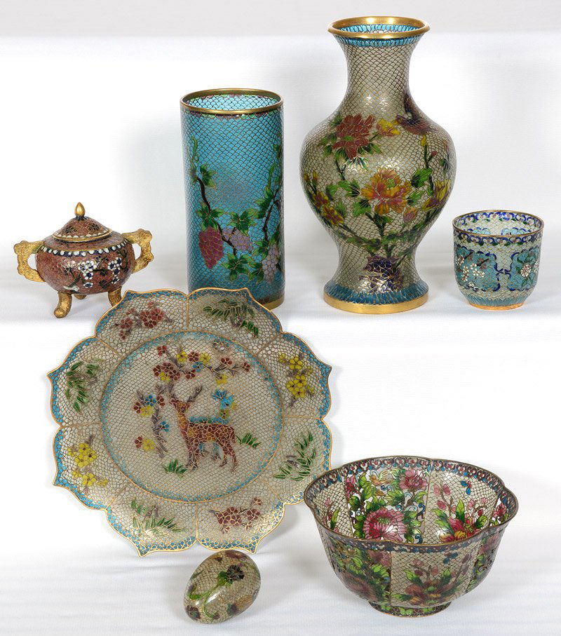 BOX LOT: BOX LOT (7) PLIQUE AU JOUR ITEMS: (1) 8 1/2" VASE - (1) 6" VASE - (1) 6" BOWL - (1) 2 1/2" CUP - (1) 9" PLATE - (1) 2 1/2" EGG SHAPE ORNAMENT - (1) SMALL FOOTED COVERED JAR