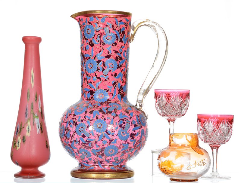 BOX LOT: BOX LOT (5) ART GLASS ITEMS WITH DAMAGE: (1) 12" CRANBERRY PITCHER WITH BLUE ENAMEL DECOR (BASE DRILLED) - (1) 10" PINK SATIN VASE WITH MILLEFIORI DECOR (SIGNIFICANT CRACKS) - (1) 3 1/4" SIGNED GALLE 