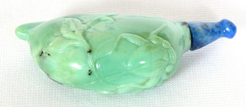 3" CARVED JADE STONE SNUFF BOTTLE: 3" CARVED JADE STONE SNUFF BOTTLE BEETLE AND LEAF DESIGN - BLUE STONE STOPPER