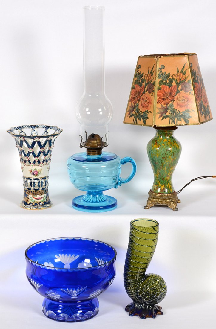 BOX LOT: BOX LOT (5) MISCELLANEOUS ITEMS INCLUDING - (1) 7" BLUE KEROSENE PATTERN GLASS FINGER LAMP - (1) MODERN 5" X 8" BLUE CUT TO CLEAR BOWL - (1) 8" GREEN IRIDESCENT SHELL VASE MARKED LOETZ AUSTRIA - (1) 1