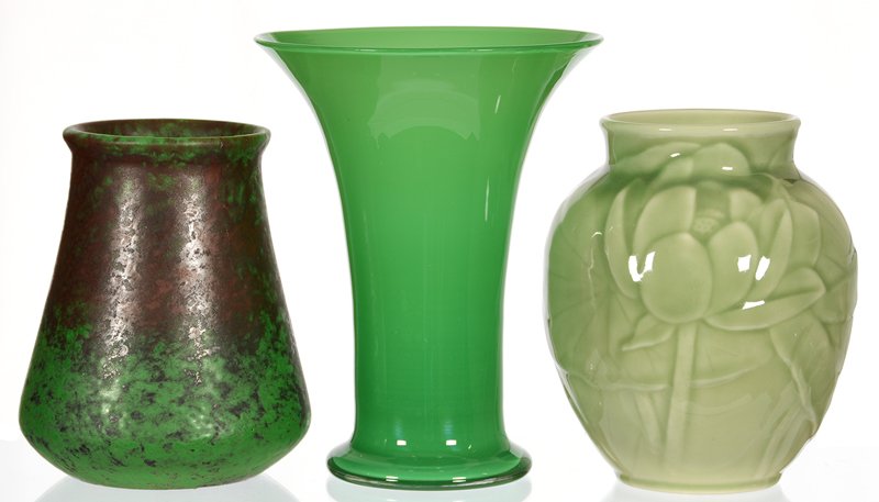 BOX LOT: BOX LOT (3) ITEMS INCLUDING (1) 7 1/2" GREEN ART GLASS VASE - (1) 6" WELLER COPPER TONE VASE - (1) 6" ROOKWOOD VASE WITH GREEN GLAZE DATED 1959