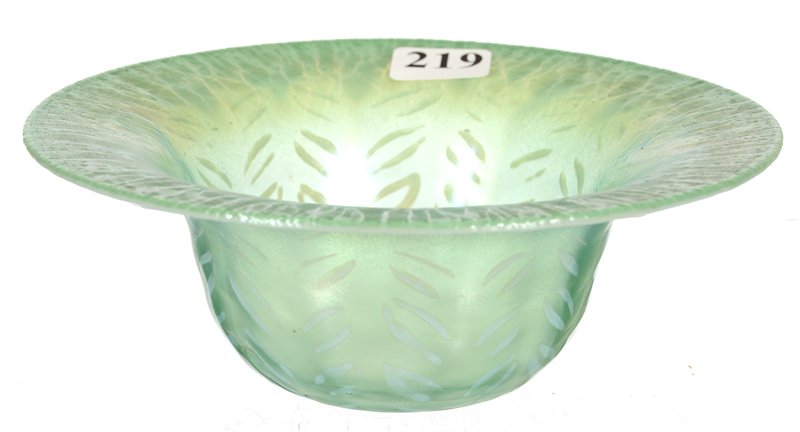 2" X 6" SIGNED "L.C.TIFFANY-FAVRILE #1925" ART GLASS: 2" X 6" SIGNED "L.C.TIFFANY-FAVRILE #1925" ART GLASS BOWL GREEN OPALESCENT FEATHER DESIGN