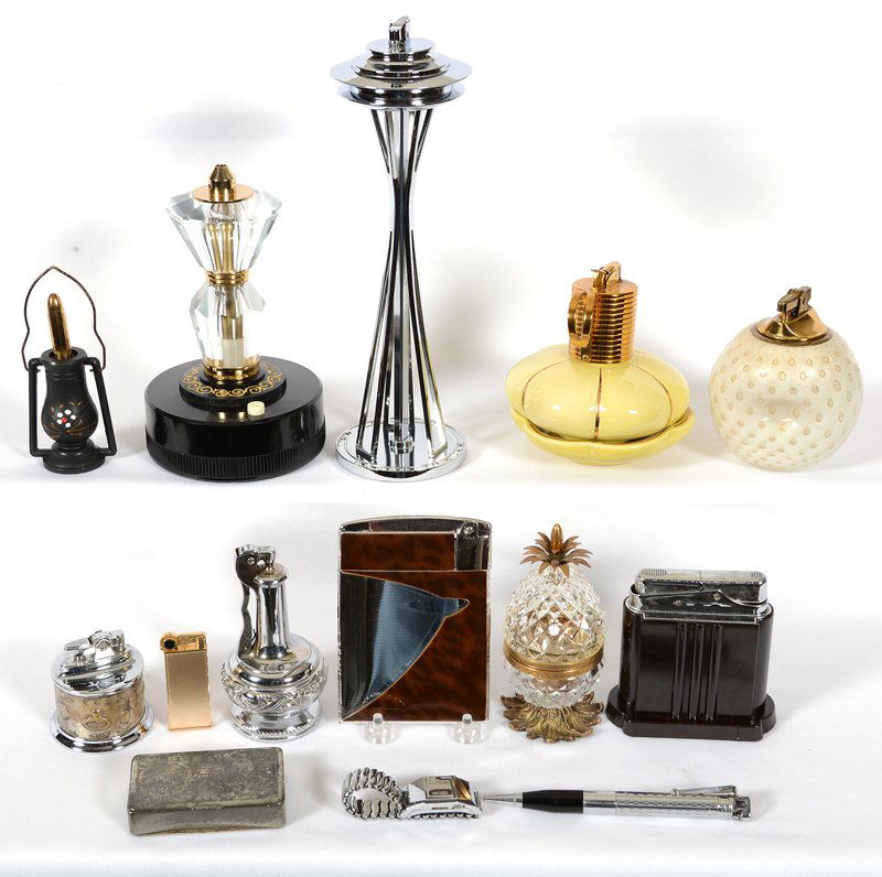 BOX LOT: BOX LOT (12) TOBACCO RELATED ITEMS INCLUDING ASSORTED GAS LIGHTERS INCLUDING SPACE NEEDLE, ART DECO DESIGN, CIGARETTE CASE WITH ATTACHED LIGHTER, ART GLASS AND MORE - SEE PHOTO FOR DETAILS