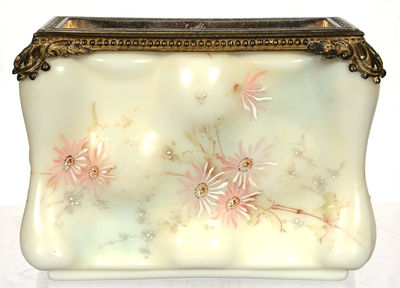 4" X 6" UNMARKED WAVECREST LETTER HOLDER: 4" X 6" UNMARKED WAVECREST LETTER HOLDER EGG CRATE MOLD - WHITE WITH PINK FLORAL DECOR - METAL RIM