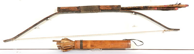 WOODEN BOW AND QUIVER OF ARROWS: WOODEN BOW AND QUIVER OF ARROWS MOUNTED QUIVER ON BOW WITH (2) ARROWS - SEPARATE QUIVER HOLDING ARROWS - DECORATED BOW