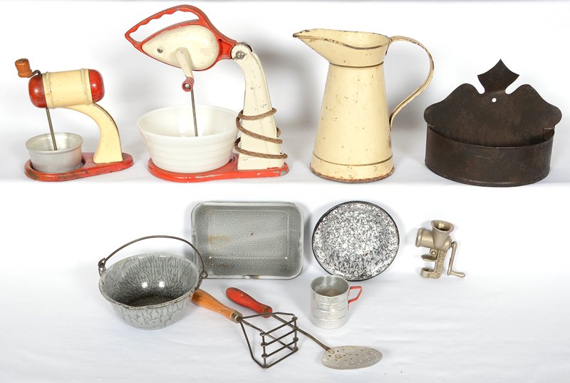 BOX OF CHILDREN'S KITCHEN WARE: BOX OF CHILDREN'S KITCHEN WARE INCLUDES - (2) MIXERS - GRANITE WARE - MEAT GRINDER - AND MORE