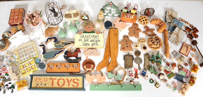 (3) BOX LOTS OF MODERN DECORATIVE KITCHEN ITEMS & DOLL: (3) BOX LOTS OF MODERN DECORATIVE KITCHEN ITEMS & DOLL ITEMS MESH COIN PURSE - LEATHER DOLL GLOVES - GILT METAL PILL BOX