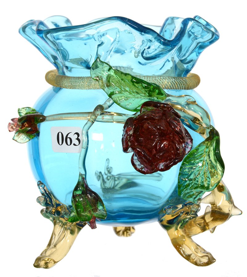 6" STEVENS & WILLIAMS ART GLASS THREE FOOTED VASE: 6" STEVENS & WILLIAMS ART GLASS THREE FOOTED VASE BLUE RUFFLED BASKET WITH APPLIED AMBER THORN FEET AND RED ROSE DECOR - VERY NICE