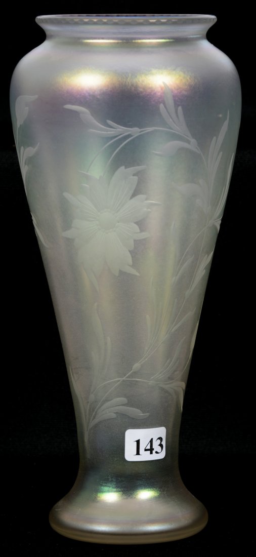 10" UNMARKED STEUBEN VERRE DE SOIE ART GLASS VASE (1 of 3)
