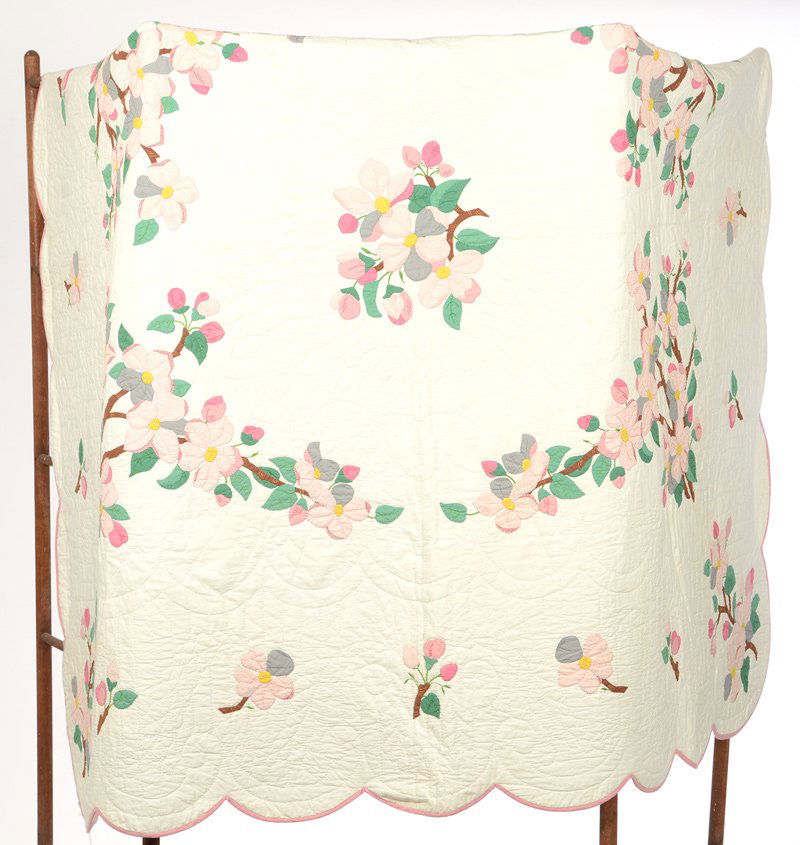 88" X 72" VINTAGE AMERICAN HAND STITCHED APPLIQUE QUILT (1 of 3)