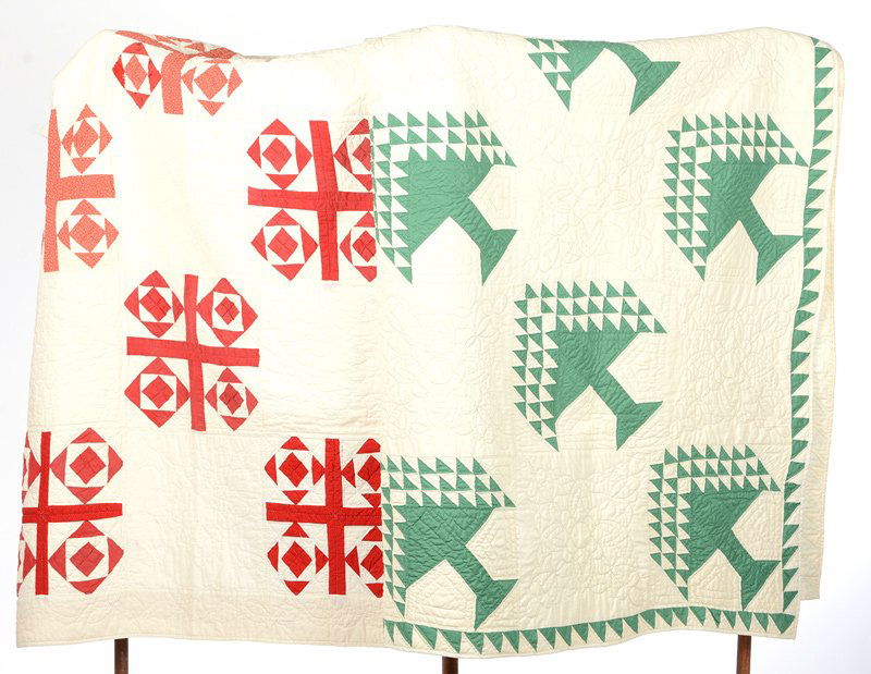 (2) VINTAGE AMERICAN HAND STITCHED QUILTS (1 of 5)