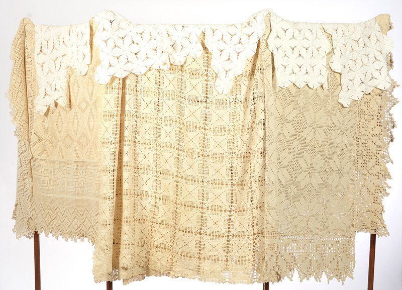 LARGE GROUP OF (3) LARGE VINTAGE CROCHET BED SPREADS (1 of 5)