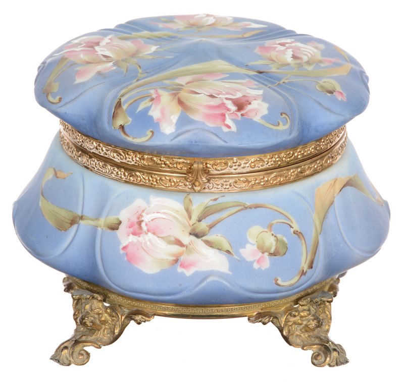 6 1/2" X 8" UNMARKED NAKARA CROWN MOLD HINGED DRESSER (1 of 4)