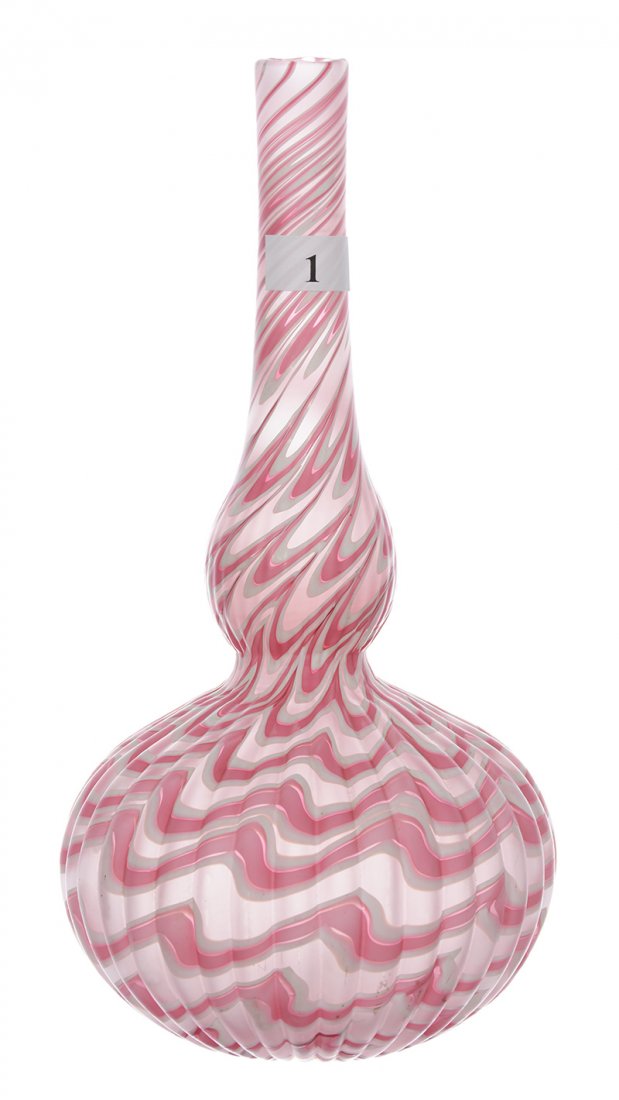 9" UNMARKED STEVENS & WILLIAMS ART GLASS VASE (1 of 3)