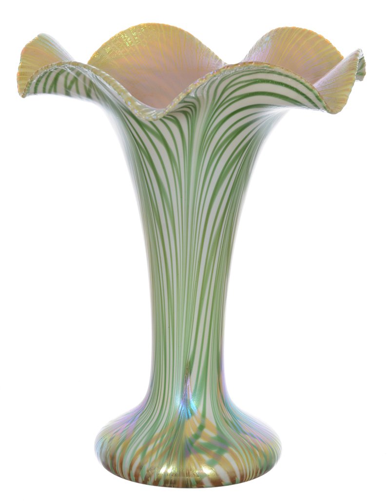 9 1/4" X 7 1/2" SIGNED QUEZAL ART GLASS VASE (1 of 4)