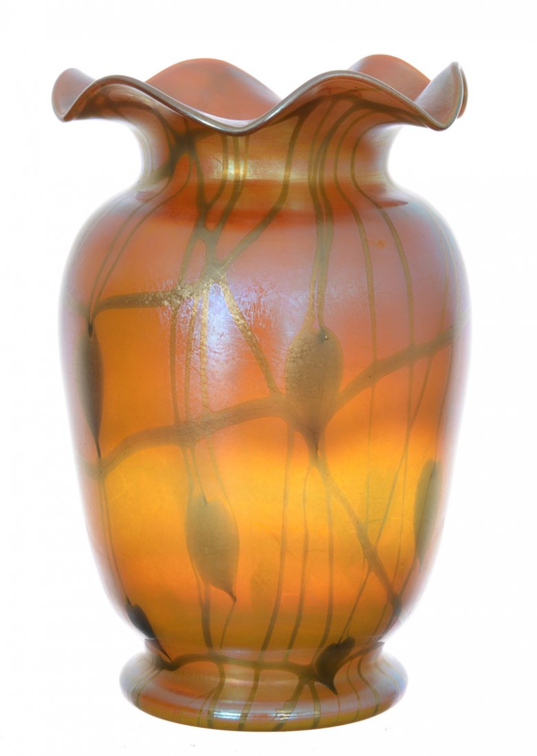 6 3/4" UNMARKED QUEZAL ART GLASS VASE (1 of 3)