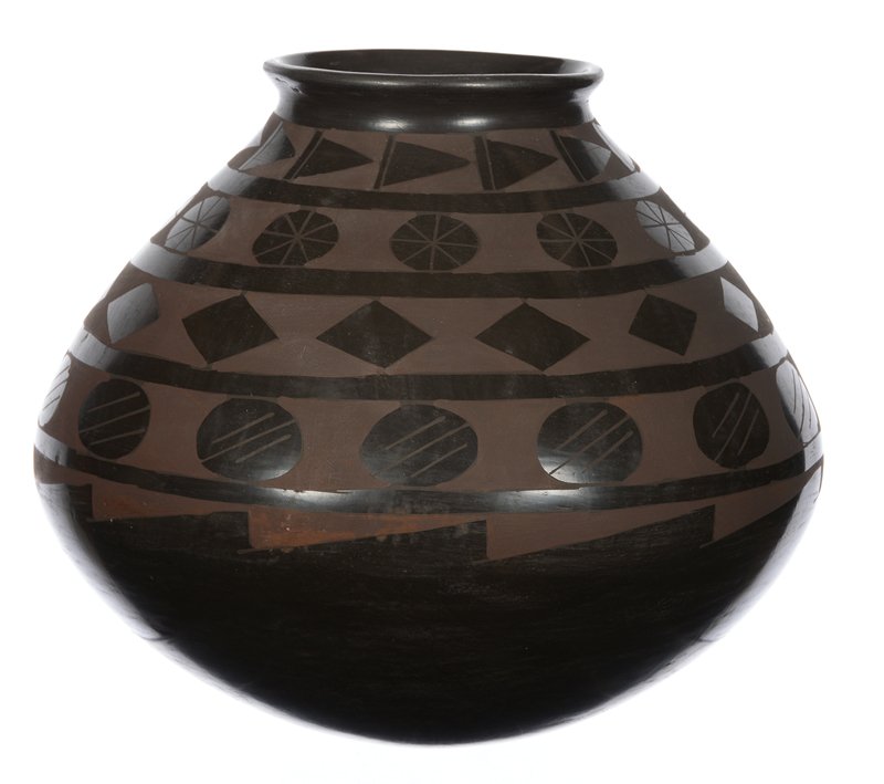 10" X 10" LARGE BLACK MATA ORTIZ POT (1 of 6)