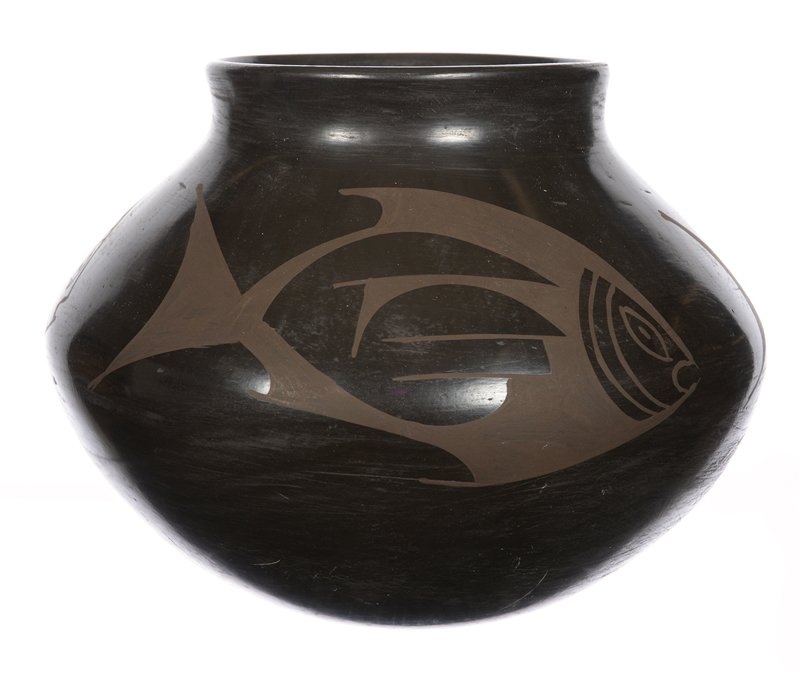 5.5" X 7" BLACK MATA ORTIZ POT (1 of 3)