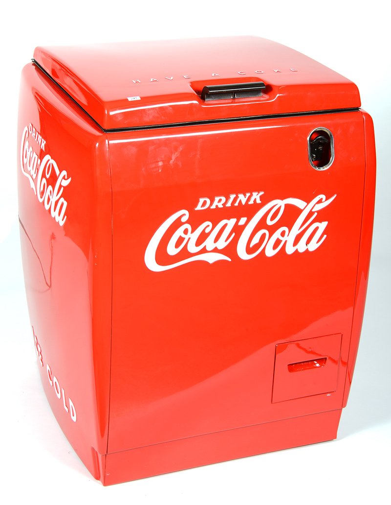 VINTAGE COCA-COLA MODEL WD-5 36" X 26" ELECTRIC CHEST (1 of 4)