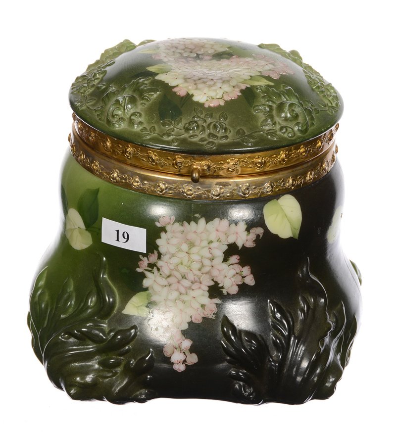 6.5" UNMARKED PAIRPOINT HINGED BISCUIT JAR: 6.5" UNMARKED PAIRPOINT HINGED BISCUIT JAR - EMBOSSED FLORAL LEAF AND SCROLL DESIGN - DARK GREEN WITH SNOWBALL FLORAL DECOR