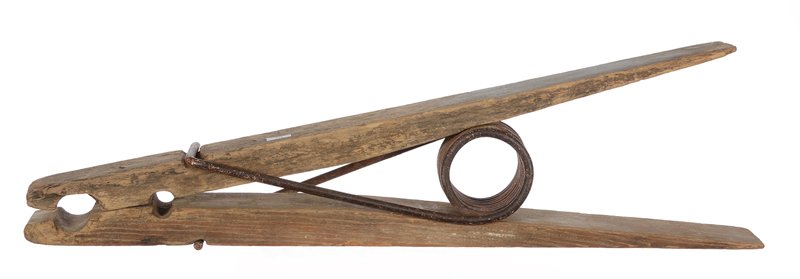 29.5" GIANT DISPLAY MODEL WOODEN CLOTHESPIN (1 of 2)