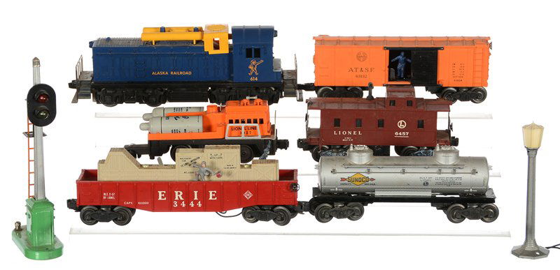 VINTAGE LIONAL TRAIN ITEMS AND ACCESSORIES (1 of 5)