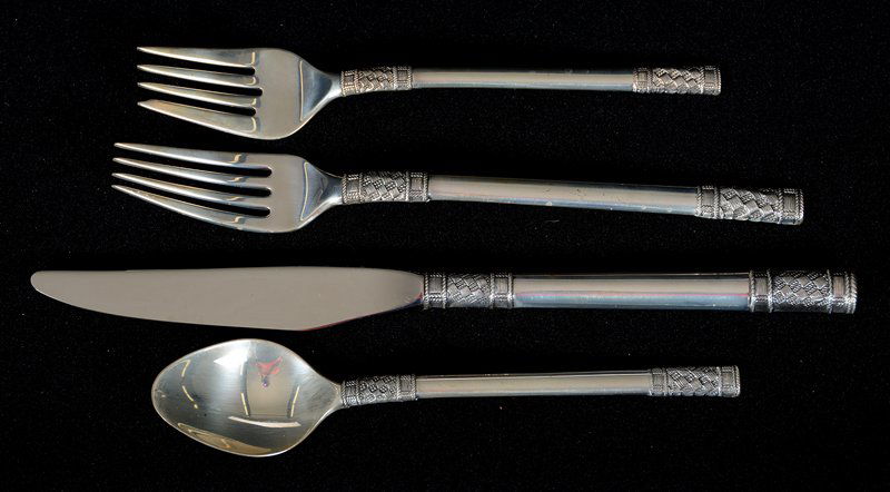 (24) PIECE SET OF WALLACE STERLING FLATWARE (1 of 4)