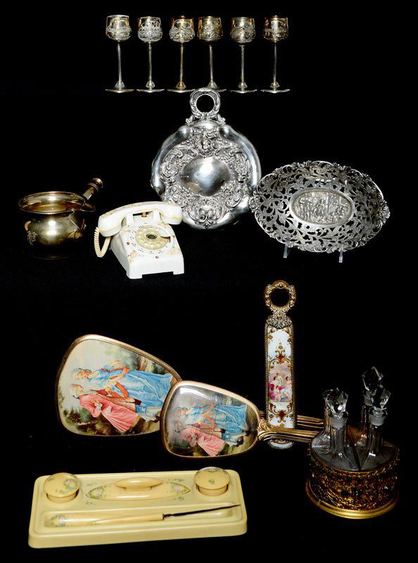 ASSORTED CHILDREN AND VANITY ITEMS INCLUDING (1 of 9)